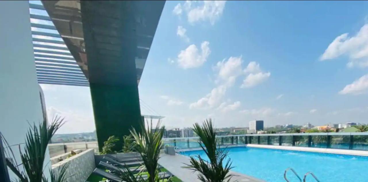 Luxury 2 Bedroom Apartment With Huge Balcony , Pool, Gym At Tribute House 아크라 외부 사진